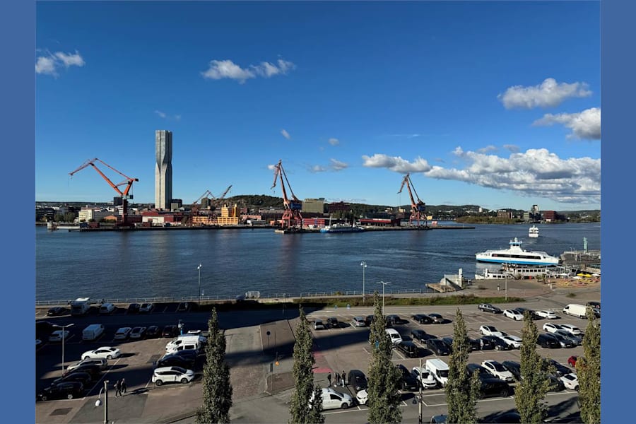 Stora Badhusgatan 18 - Alldeles utanför finner man Stenpirens resecentrum