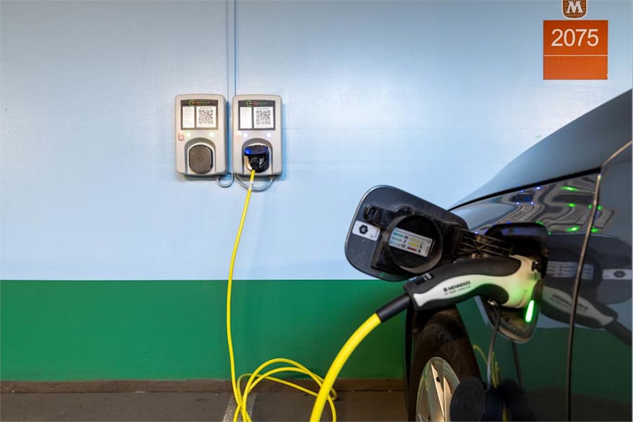 Gustav lll:s Boulevard 64 - Stort P-garage med gott om laddplatser