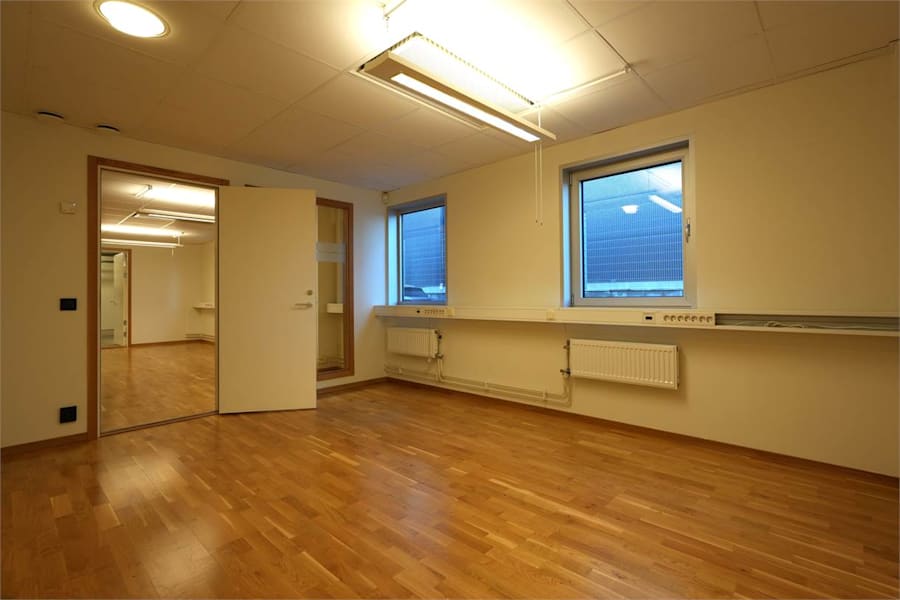 Butikslokal på Svarvarvägen 30, Skogås – bild 9