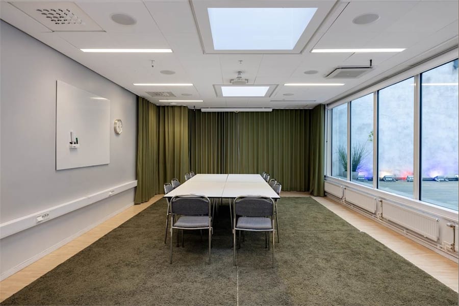 Vasagatan 7 - Stort mötesrum ut mot innergården.