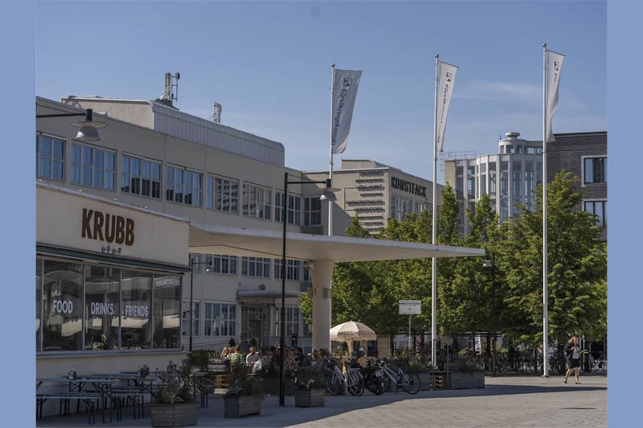 Telefonvägen 30 - Restauranger finns i samma kvarter på Telefonplan.