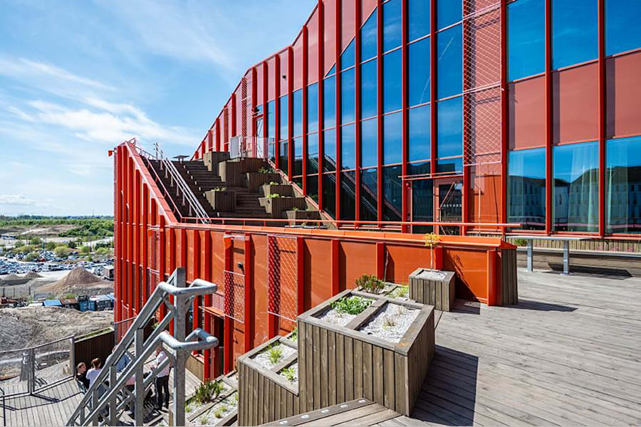 Hyllie Stationsväg 41 - Utomhus har du fin utsikt mot havet och Malmö