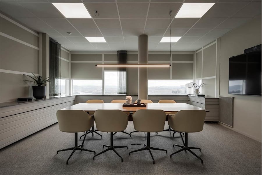 Arena Läppstiftet - Lilla Bommen 1 - Modernt mötesrum med bekväma stolar och vidsträckt utsikt.