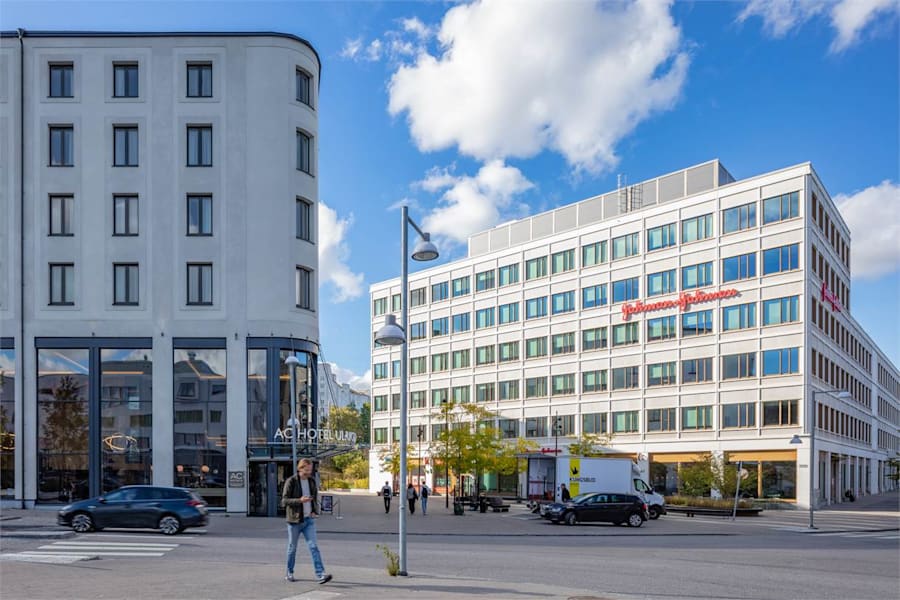 Drottning Kristinas esplanad 10 - Hotell Mariott och andra företag har etablerat sig här.