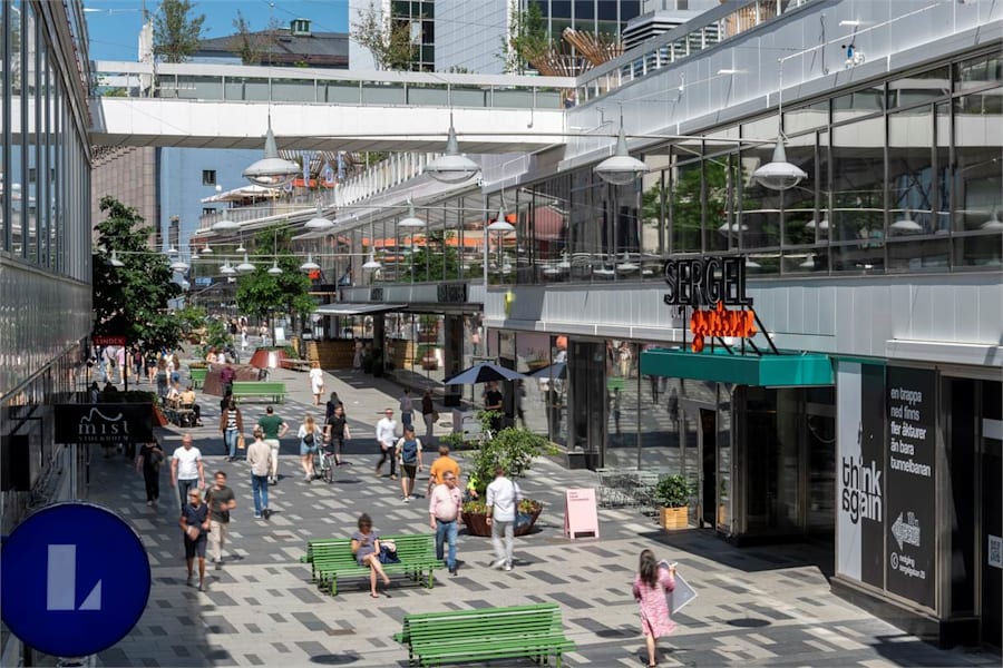 Mäster Samuelsgatan 42 - Sergelstan med promenadstråk och terrasser öppna för alla.