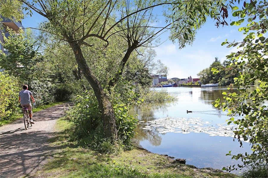 Solna strandväg 76 - Strandpromenaden i Solna strand.