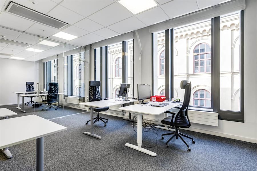 Valhallavägen 117 - Arbetsplatser med utsikt mot grannhusen,