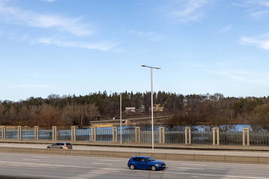 Gustav lll:s Boulevard 56, 2 tr - Utmärkt skyltläge mot E4 med hög exponering