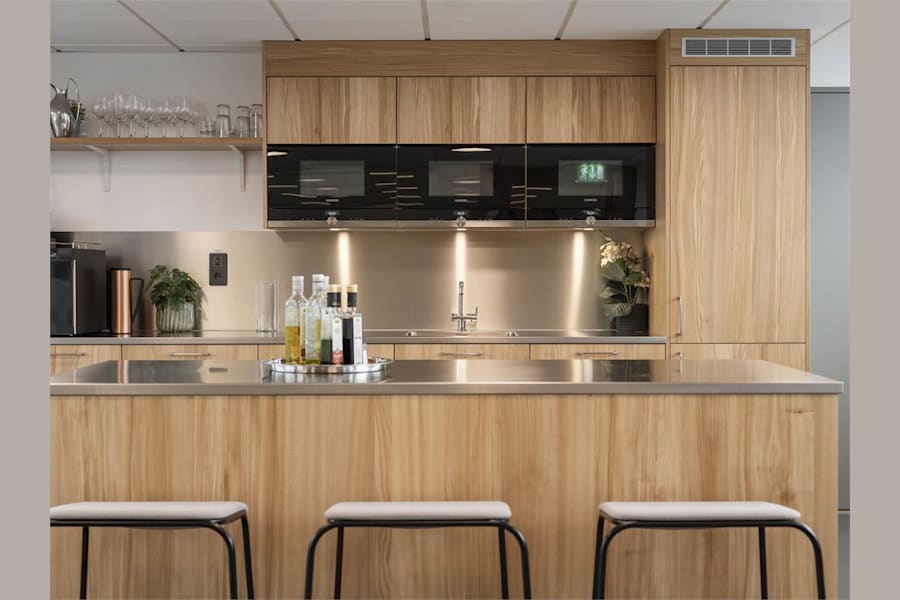 Solna strandväg 84, 4 tr - Pentry med träinredning och rostfri arbetsbänk.