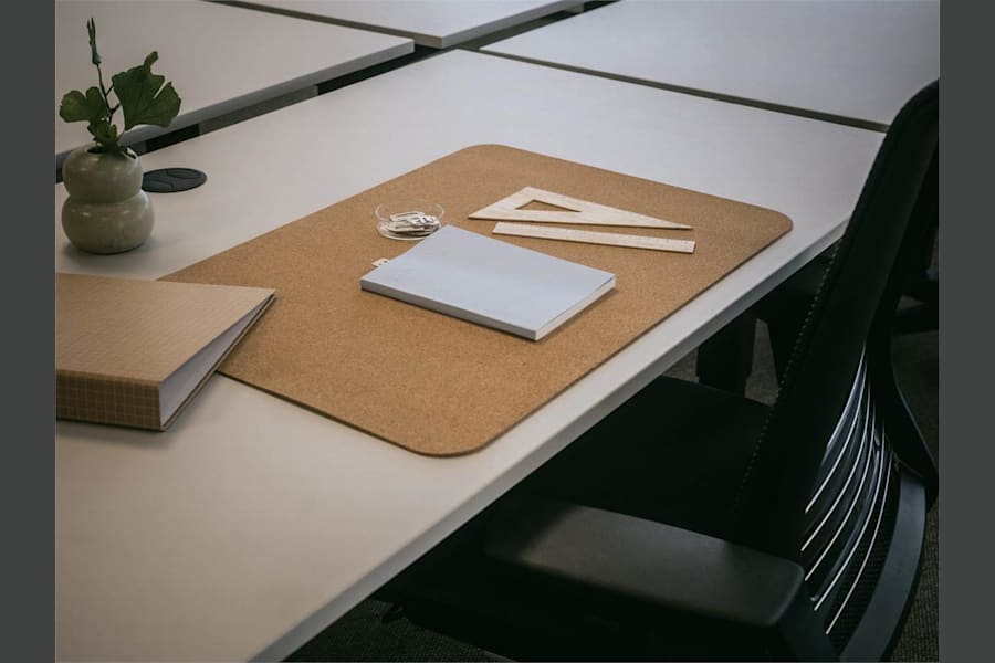 Telefonvägen 30 - Detaljbild skrivbord.