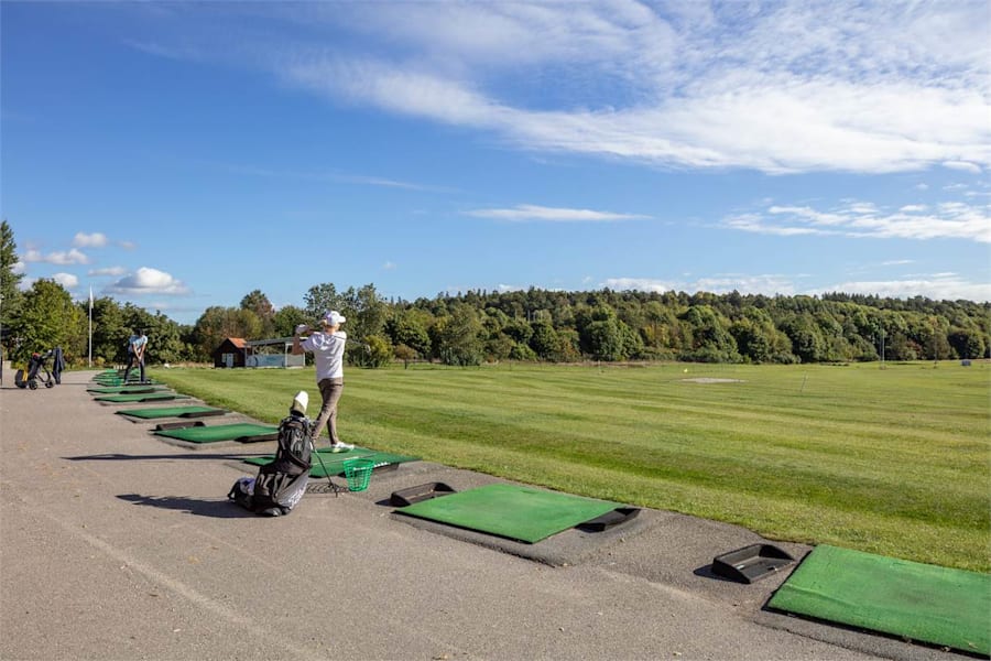 Drottning Kristinas esplanad 10 - Varför inte ta en golfrunda på lunchen, Ulriksdal erbjuder allt.