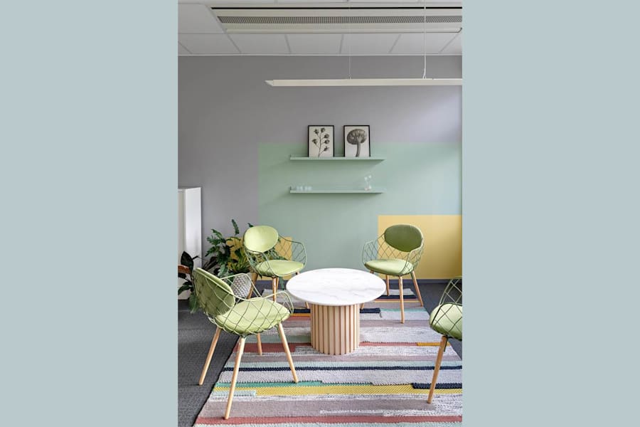 Knarrarnäsgatan 9 - Kista Entré, plan... - Mysig loungehörna i det egna kontorslandskapet.