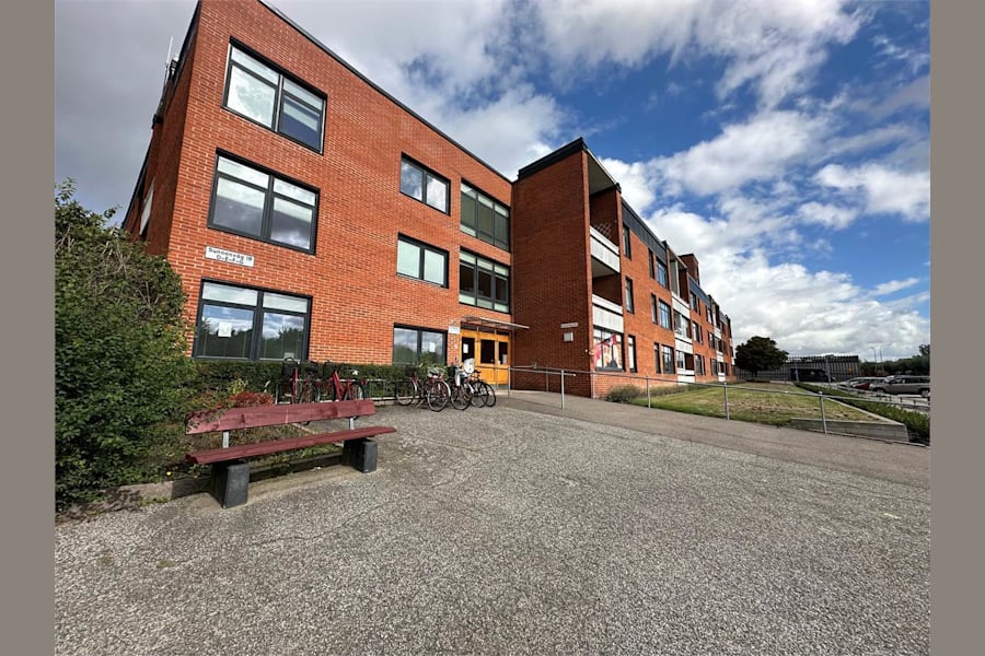 Sunnanväg 18 - image - 0