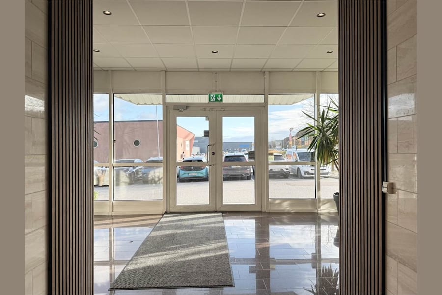 Aminogatan 34 - Entrén till huset