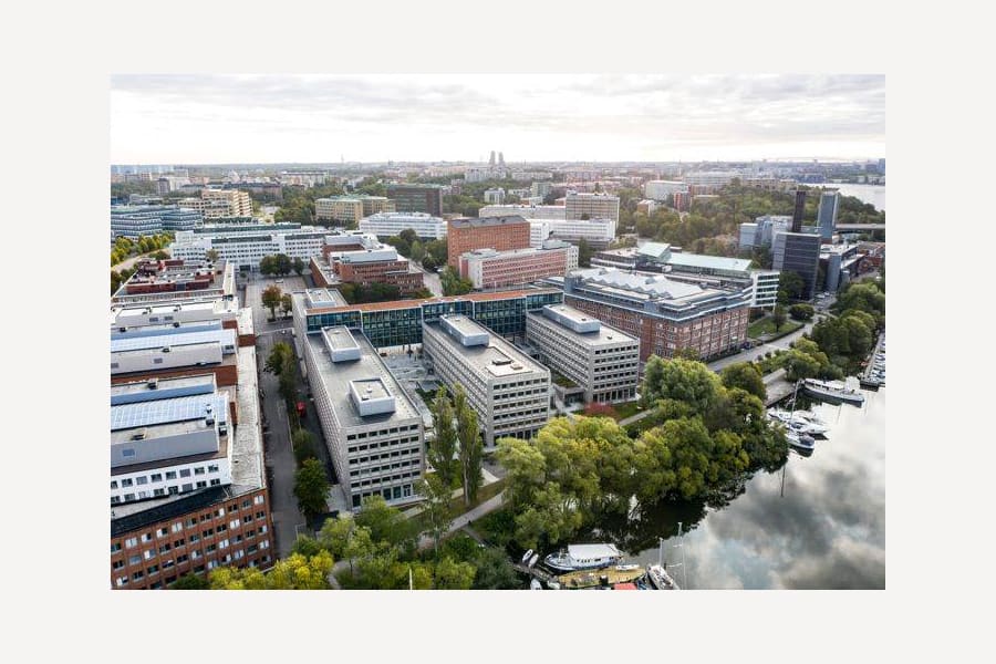 Solna Strandväg 76, entréplan - Solna strand med Bällstaviken som granne.