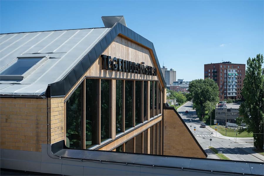 Tegeluddsvägen 31 - Huvudentrén juni -24