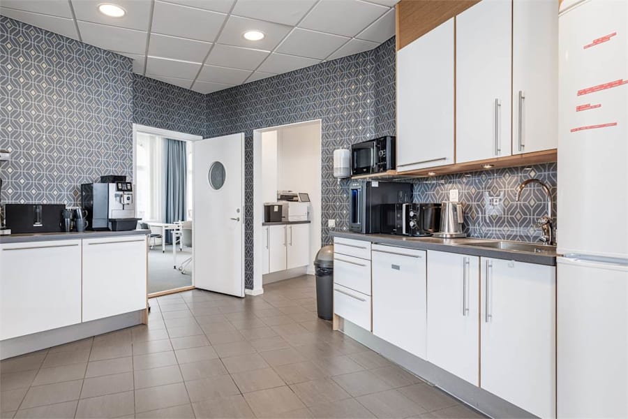 Packhusplatsen 2 - Stort, modernt och rymligt kök med plats för många.