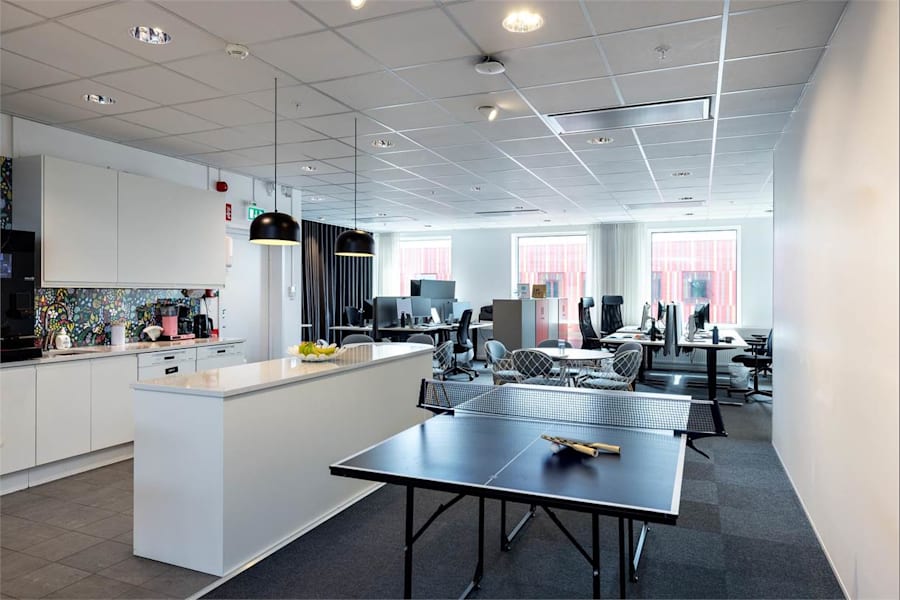 Rosenborgsgatan 12, 4 tr - Pentry med plats för en pingismatch.