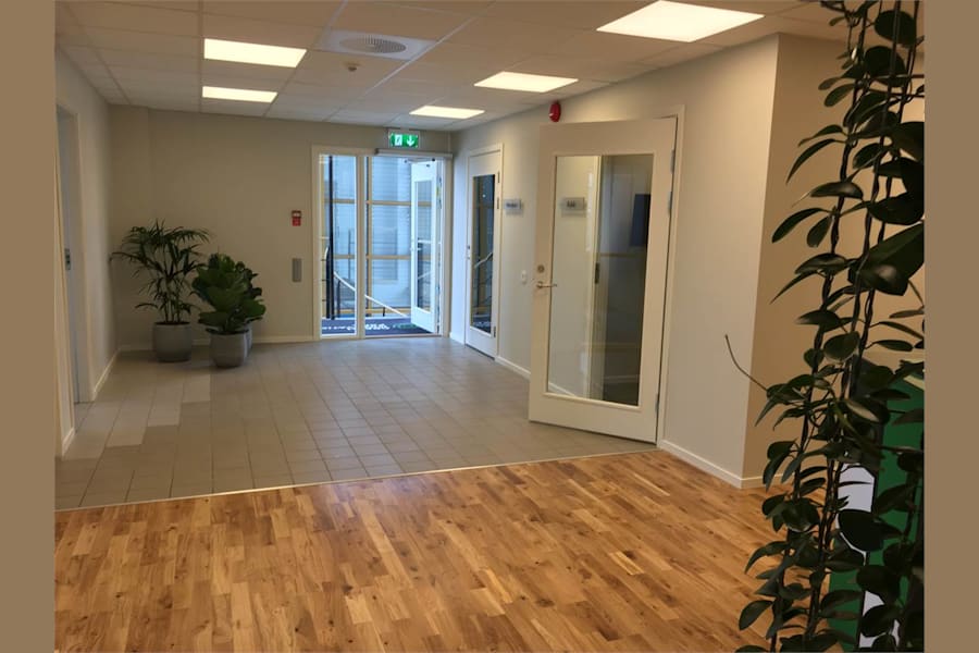 Ulls väg 24A - Entré och telefonbås