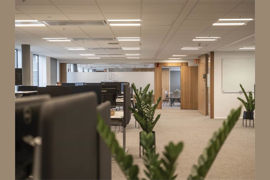 Solna strandväg 84, 4 tr - Effektiv kontorsyta med gott om ljus och smart planlösning.