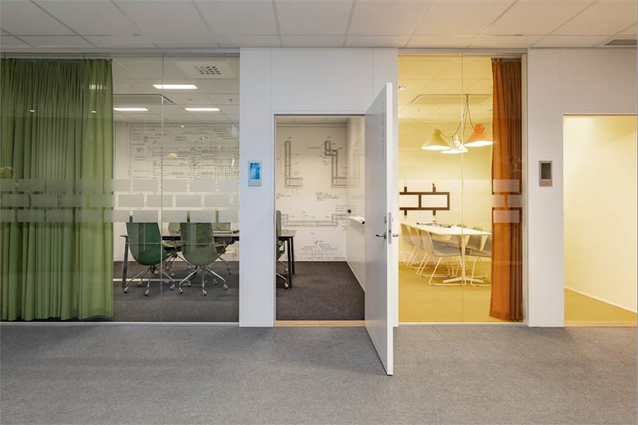 Rosenborgsgatan 12, 1 tr - Glasade mötes- och samtalsrum i