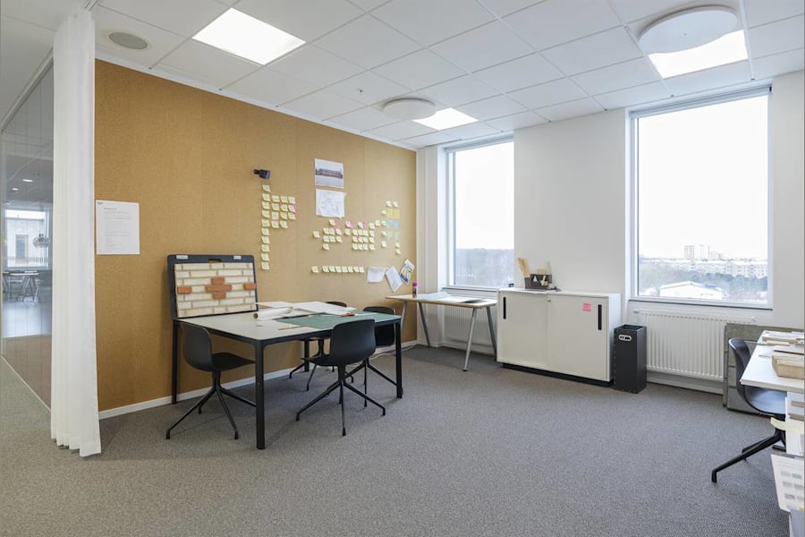 Pildammsvägen/S:t Johannesgatan - Ljust kontorsrum med plats för mindre team eller projektgrupp.