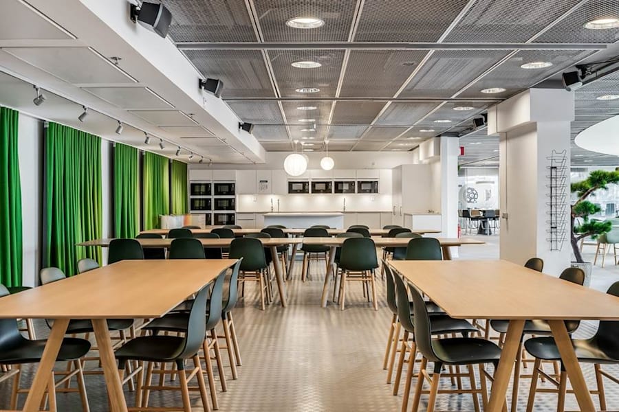 Kanalvägen 10 - Stora och moderrna ytor i köket