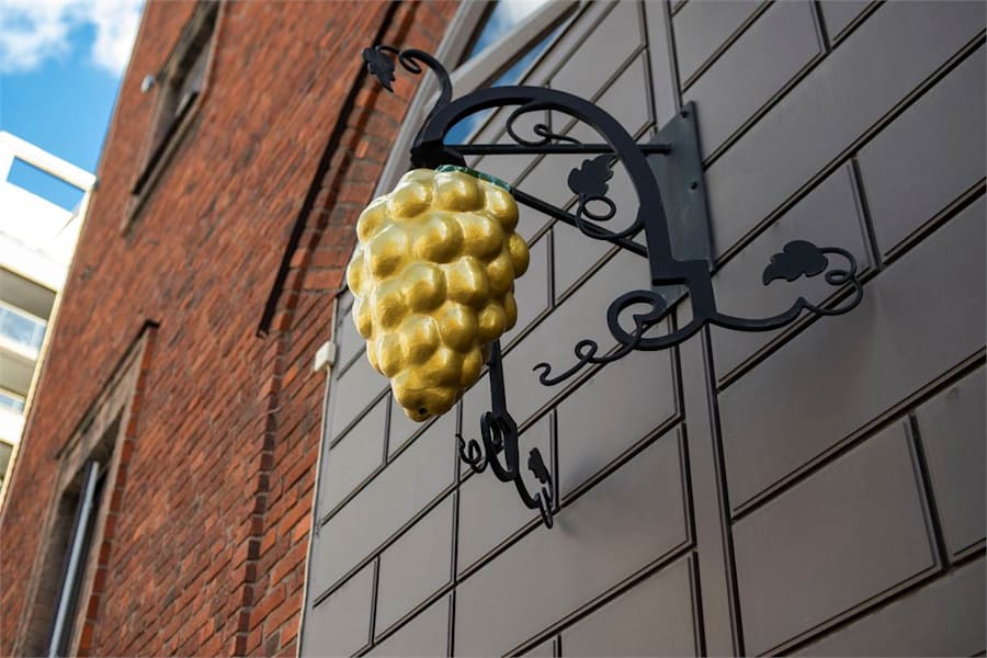 Sankt Eriksgatan 121 - Fastigheten präglas av vackra detaljer