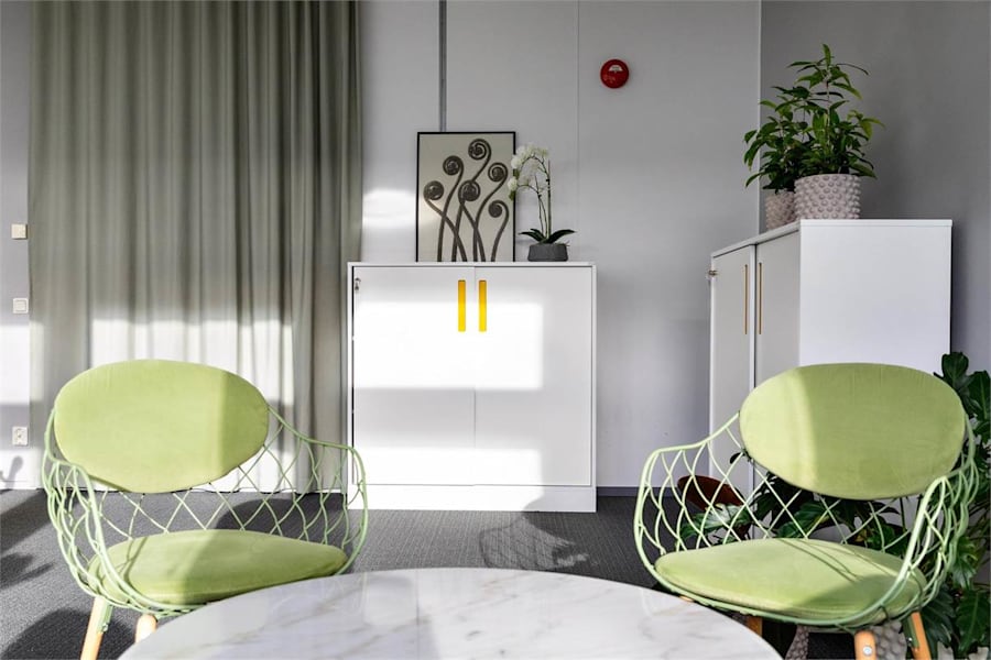 Knarrarnäsgatan 9 - Kista Entré, plan... - Dagsljuset tar stor plats i lokalen i Kista Entré.