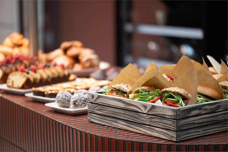 Köpsvängen 10 - Café i loungen på Hangar 5