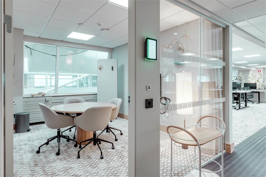 Arena Läppstiftet - Lilla Bommen 1 - Mötesrum sett från kontorslandskapet.