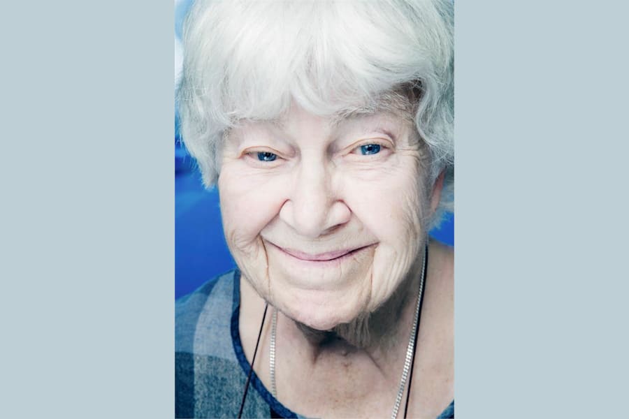 Linnégatan 89 -  Elsa-Karin nyproduktion - Porträtt av Elsa-Karin i nutid.