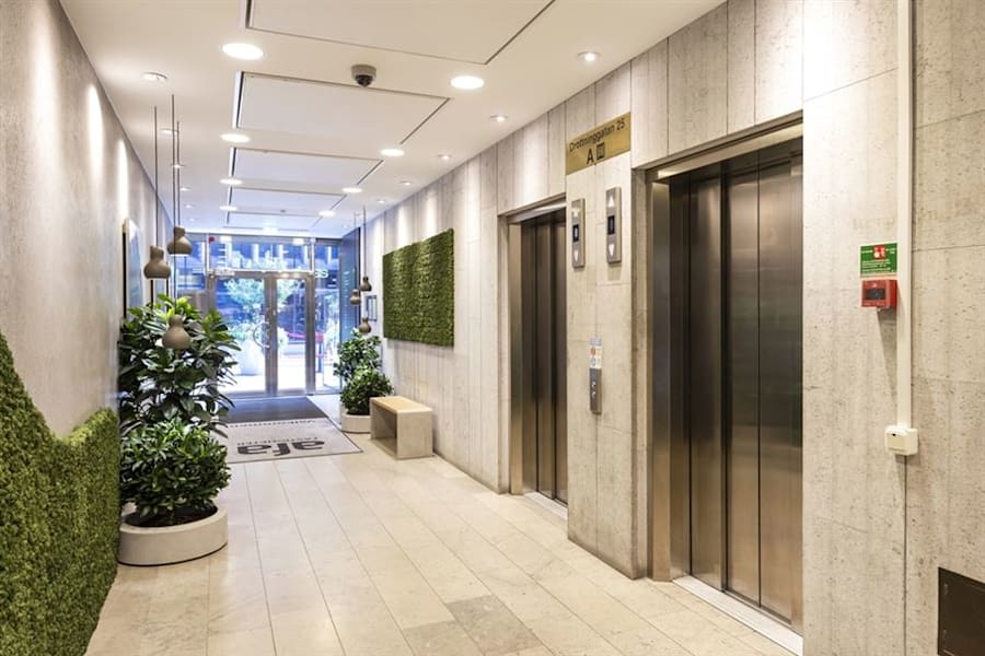 Drottninggatan 25 - Elefanten entre 1(1)