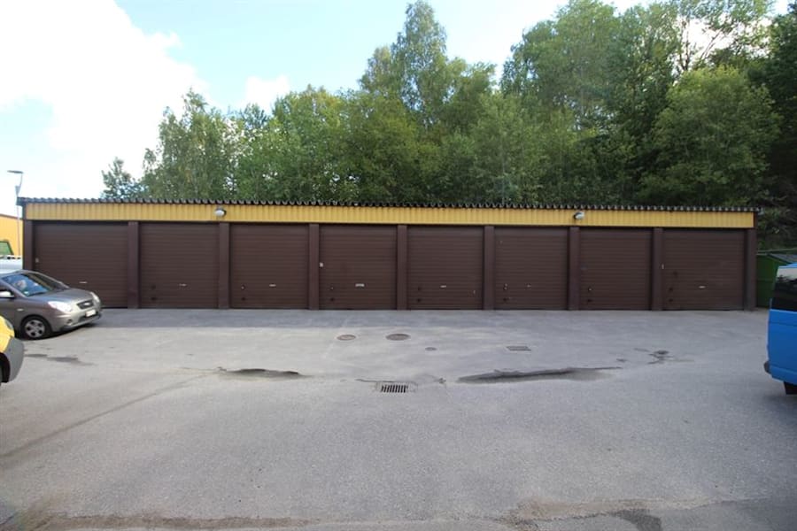 Regulatorvägen 21 - Bild på kallgarage nr 1
