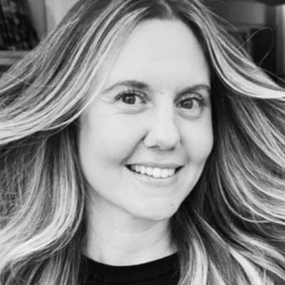 Kontaktperson REGUS, SPACES & HQ Maja  Tsiaklides