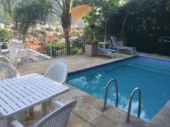 Casa à venda 300m2 - Referência CA0986