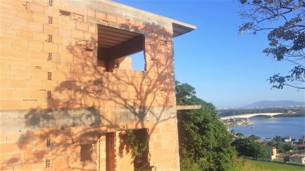 Casa à venda com 3 vagas de garagem - Referência 136