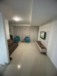 Casa à venda por R$ 780.000 - Referência 3555
