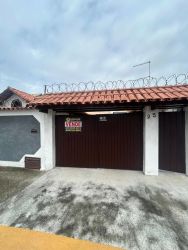 Casa em Condomínio à venda por R$ 450.000 - Referência 3767