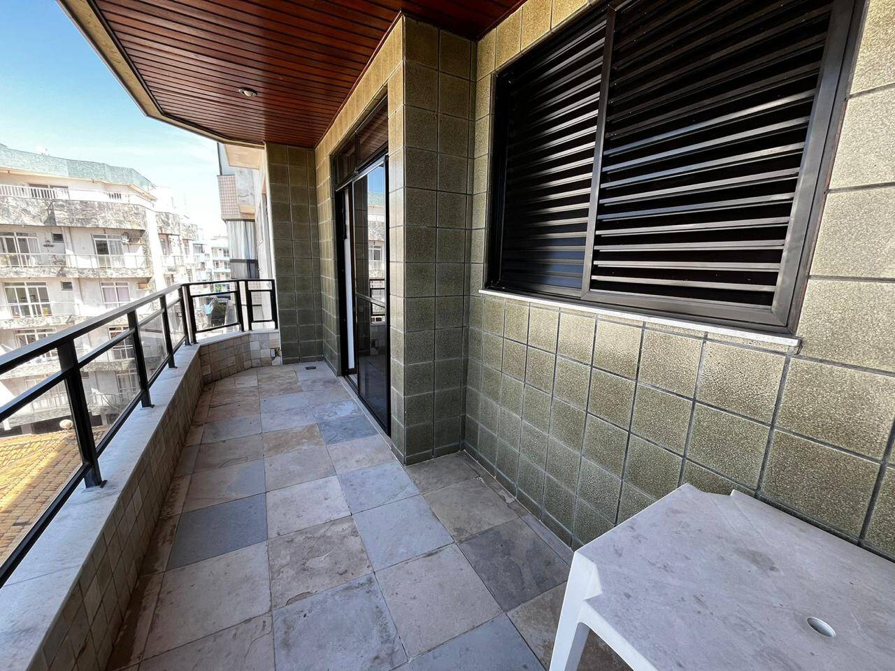 Foto 6 - Apartamento com 4 quartos Algodoal Cabo Frio RJ