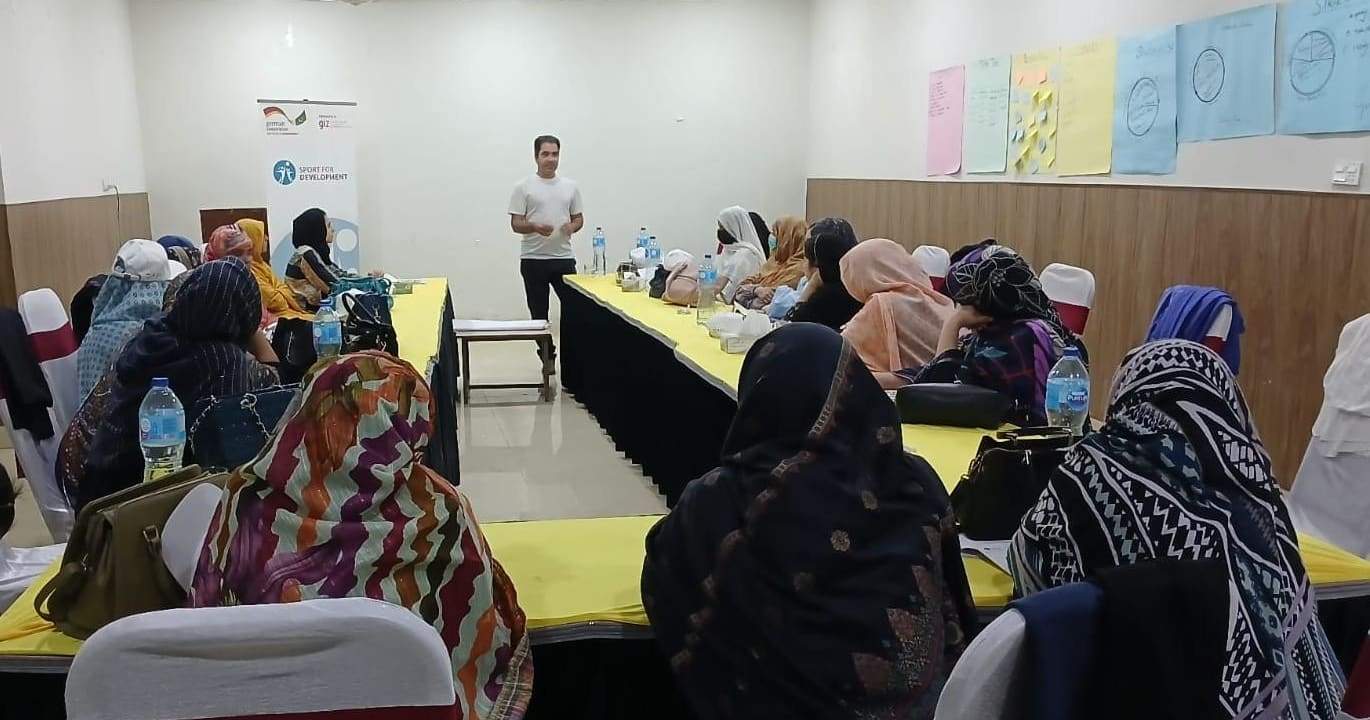 Picture taken during the training for Physical Education Teachers