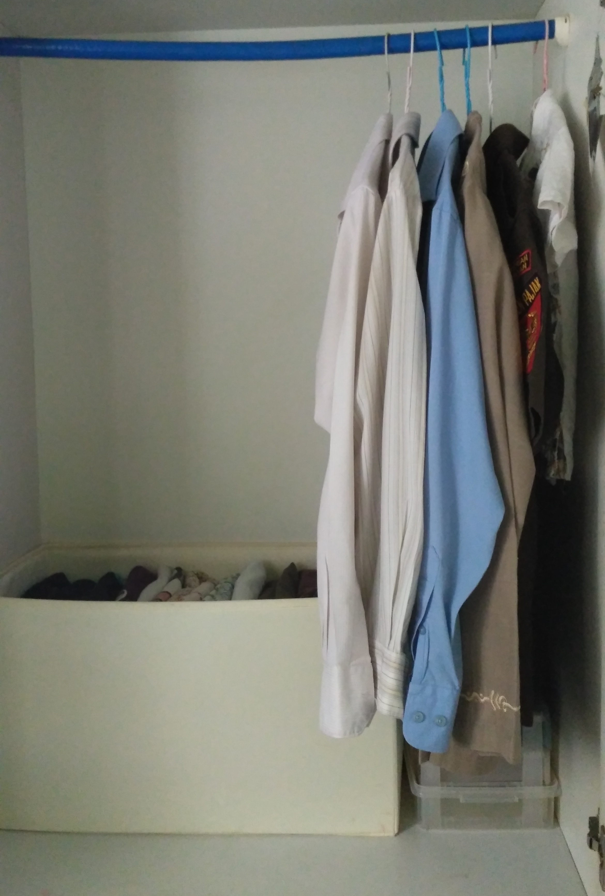 ini kondisi lemari kami setelah tidying festival clothes