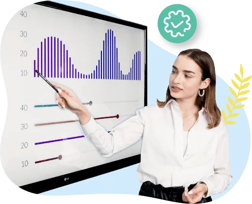 Una mujer con un lápiz en una pantalla de televisión.