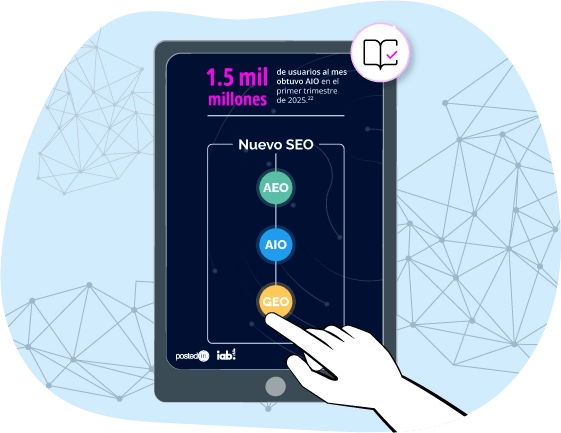 Una persona está presionando un botón en un dispositivo electrónico que muestra información sobre SEO.