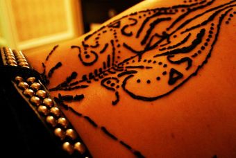 ​Tatuajes temporales de henna podrían ser peligrosos