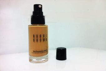 Base Skin Foundation, de Bobbi Brown