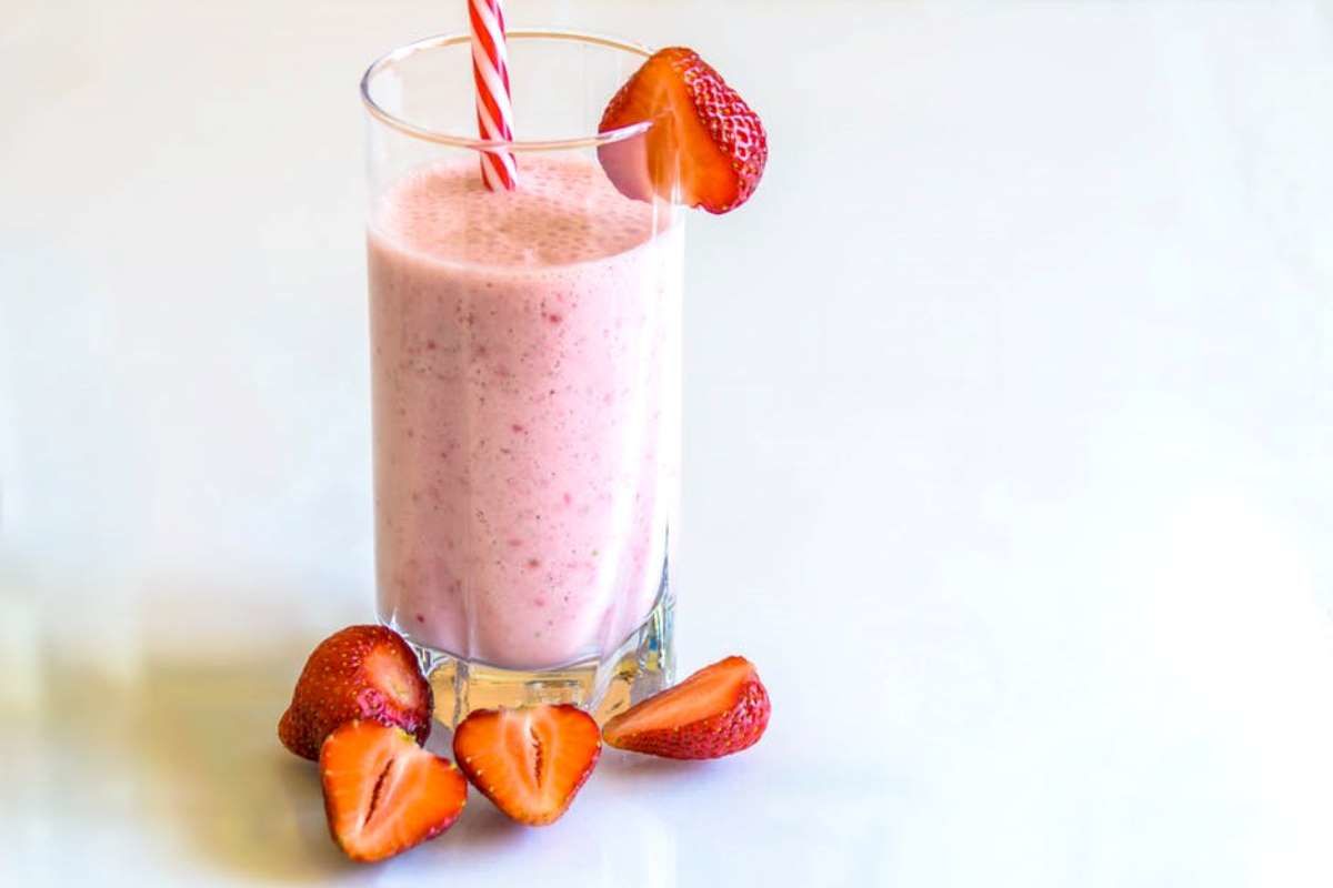 Cómo preparar el mejor Smoothie de fresas cookcina