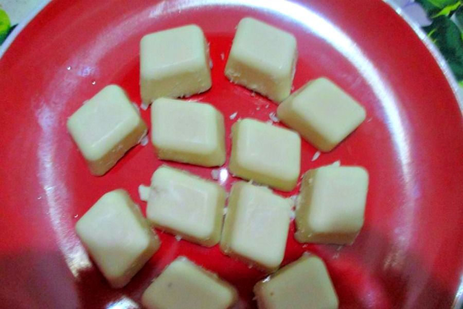 Prepara chocolates blancos con coco rallado cookcina