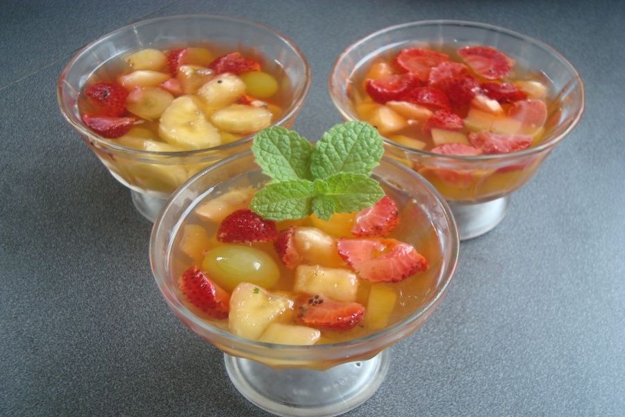 Prepara gelatina con fruta natural - cookcina