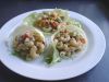 Canastos de lechuga con ensalada de pasta fría